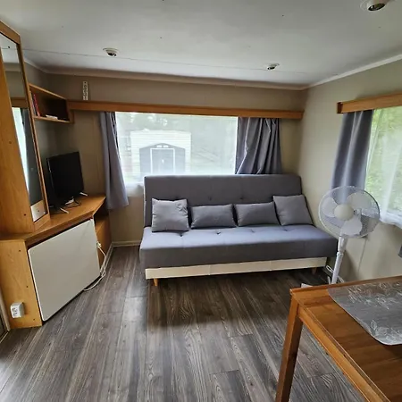 Lodge Nad Jeziorem Okragle Plaza, Pomosty Wedkarskie, Kajaki, Jacuzzi, Sauna Wygon (Choszczno)