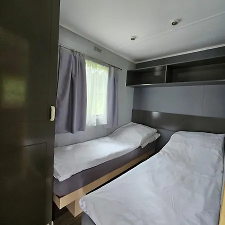 Nad Jeziorem Okragle Plaza, Pomosty Wedkarskie, Kajaki, Jacuzzi, Sauna Lodge *